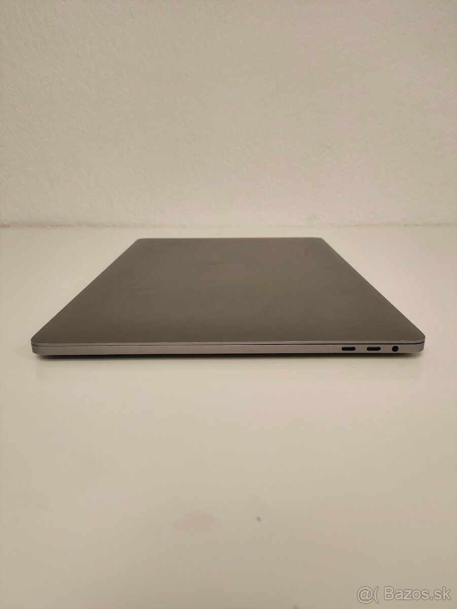 MacBook Pro 15 2016 | i7 • 16GB • 1TB SSD - 9