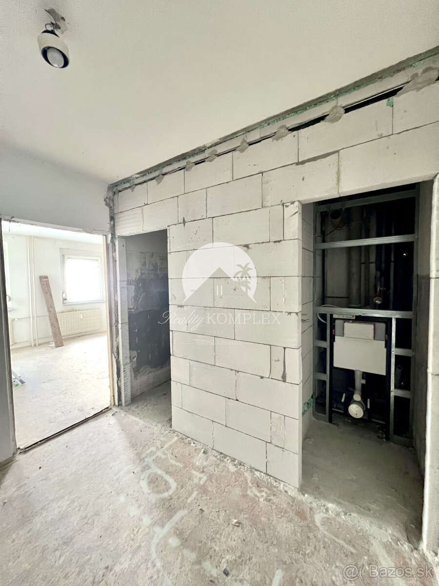 Reality KOMPLEX s.r.o. ponúka na predaj priestranný 1-izbový - 9