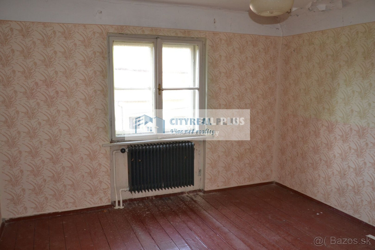 Na predaj starší dvojpodlažný rodinný dom v meste Nové Zámky - 9