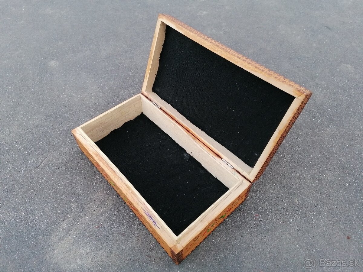 Predám starožitná drevená šperkovnica - 9