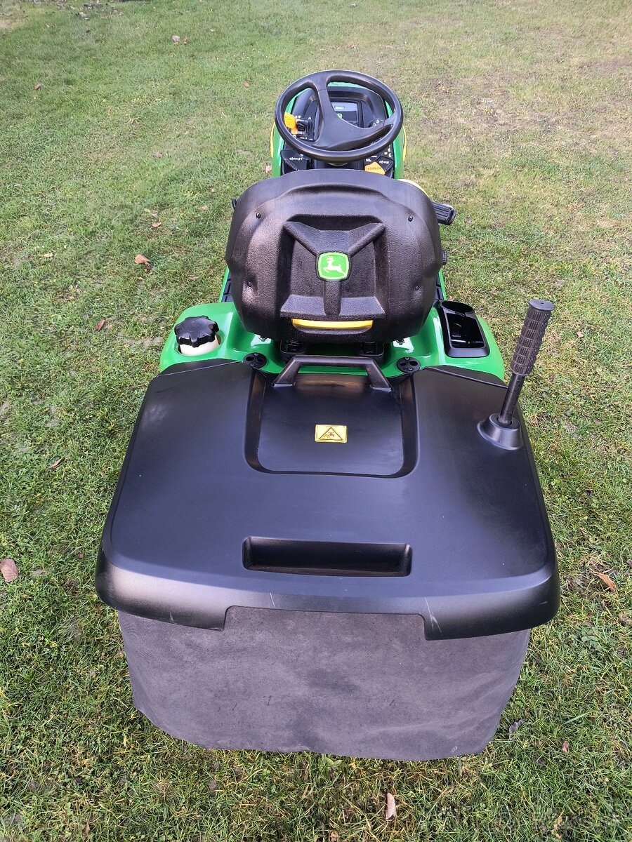Zahradní traktor John Deere X300R - 9