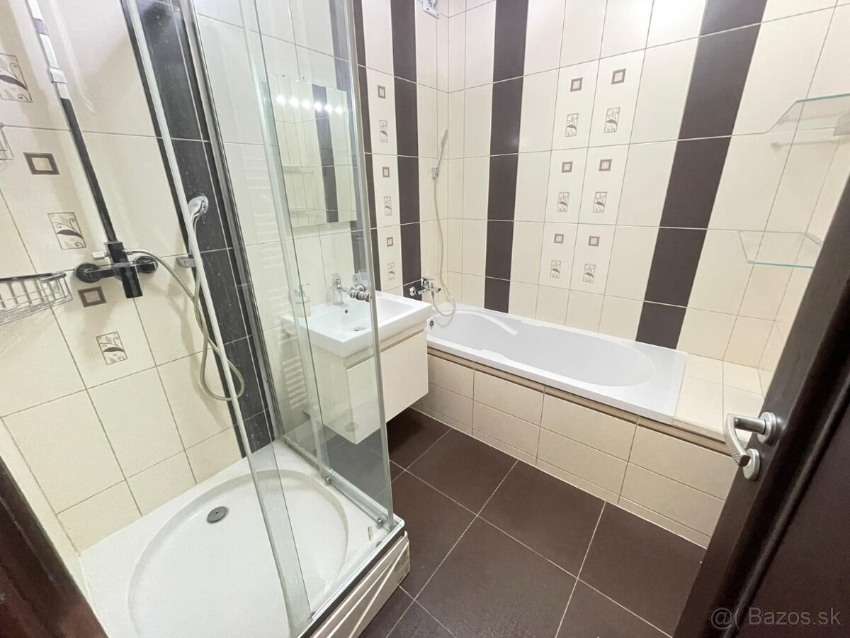 Predám veľký 3izb. byt sídl. West Galanta s parkovaním - 9