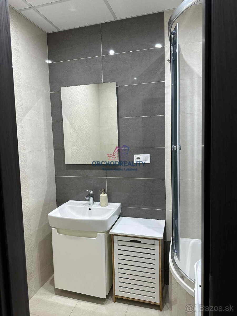 Zariadený 2 - izbový byt s balkónom, Humenné - 9