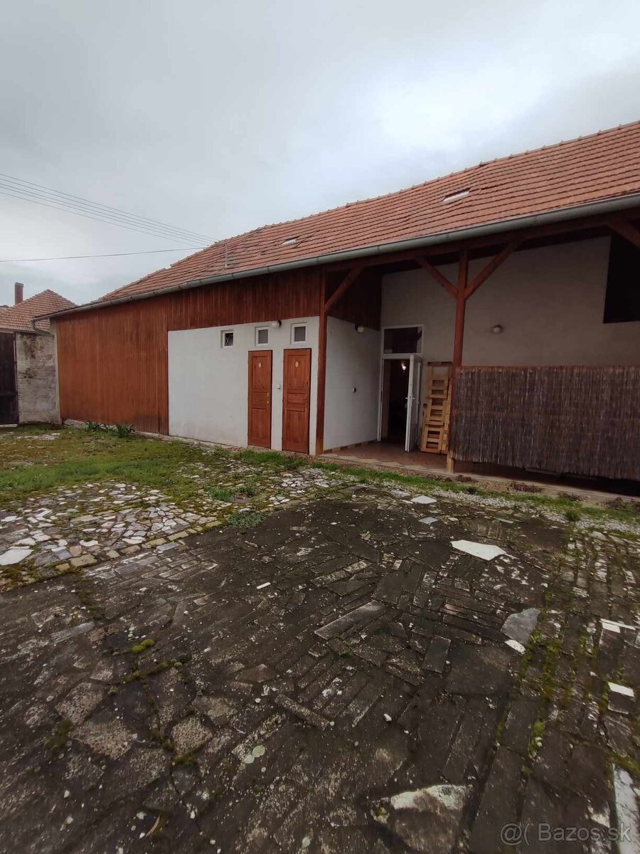 Ponúkam na predaj rodinný dom Levice, centrum. - 9