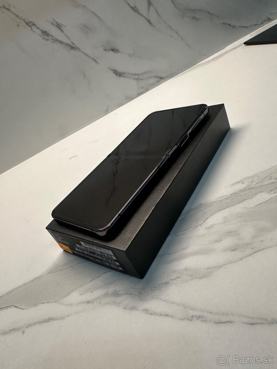 Samsung Galaxy Z Flip5 512GB Black - 9