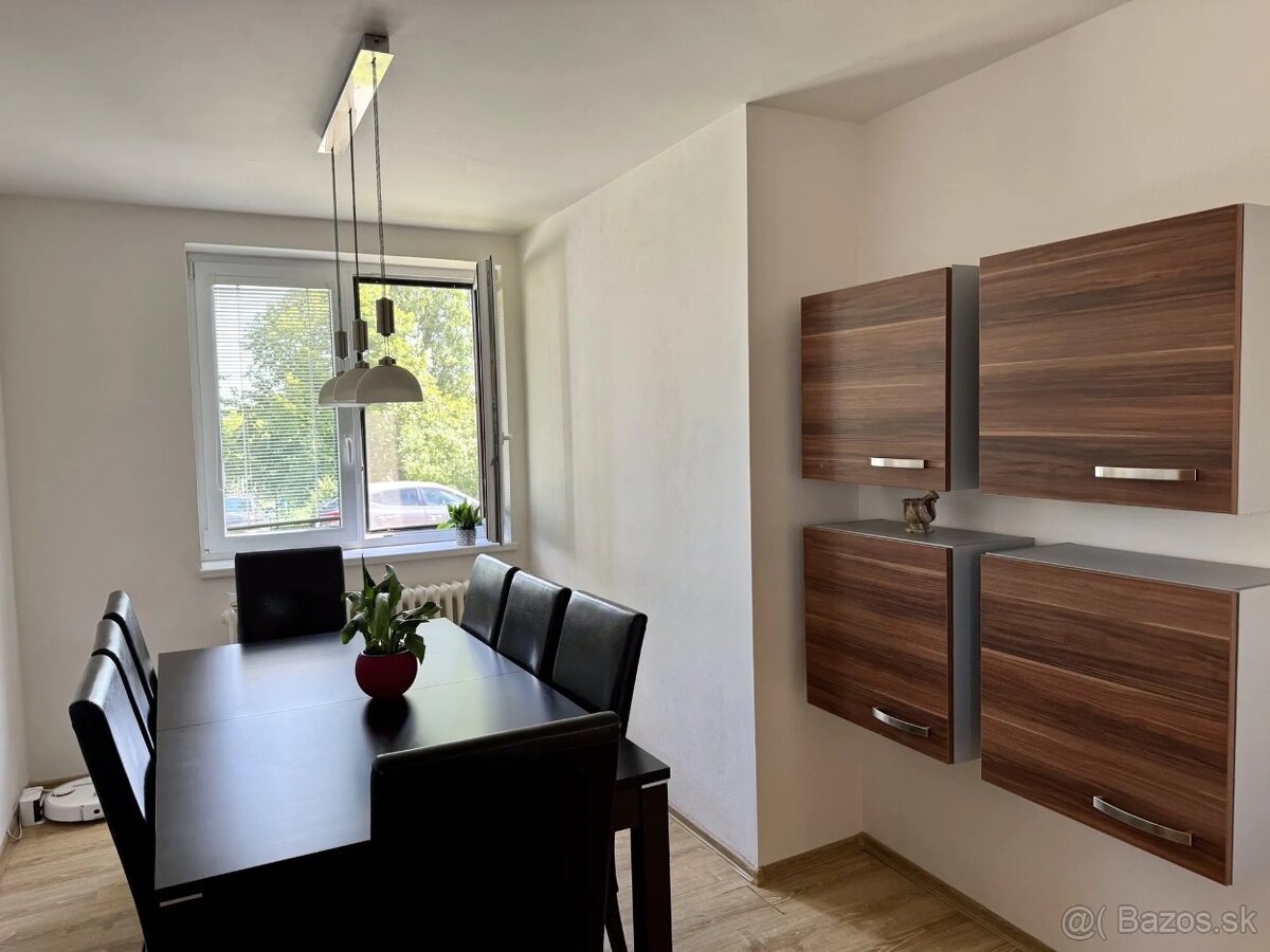 Na predaj komfortný 6-izbový rodinný dom s garážou - 9