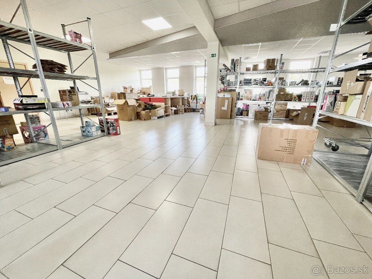 Na prenájom administratívno-skladový areál v Prievidzi - 9