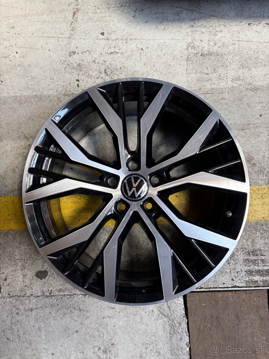 Volkswagen disky R19, model Santiago - 9