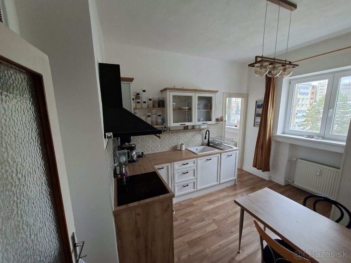 Priestranný 3+ izbový byt na Hornej ulici - 9