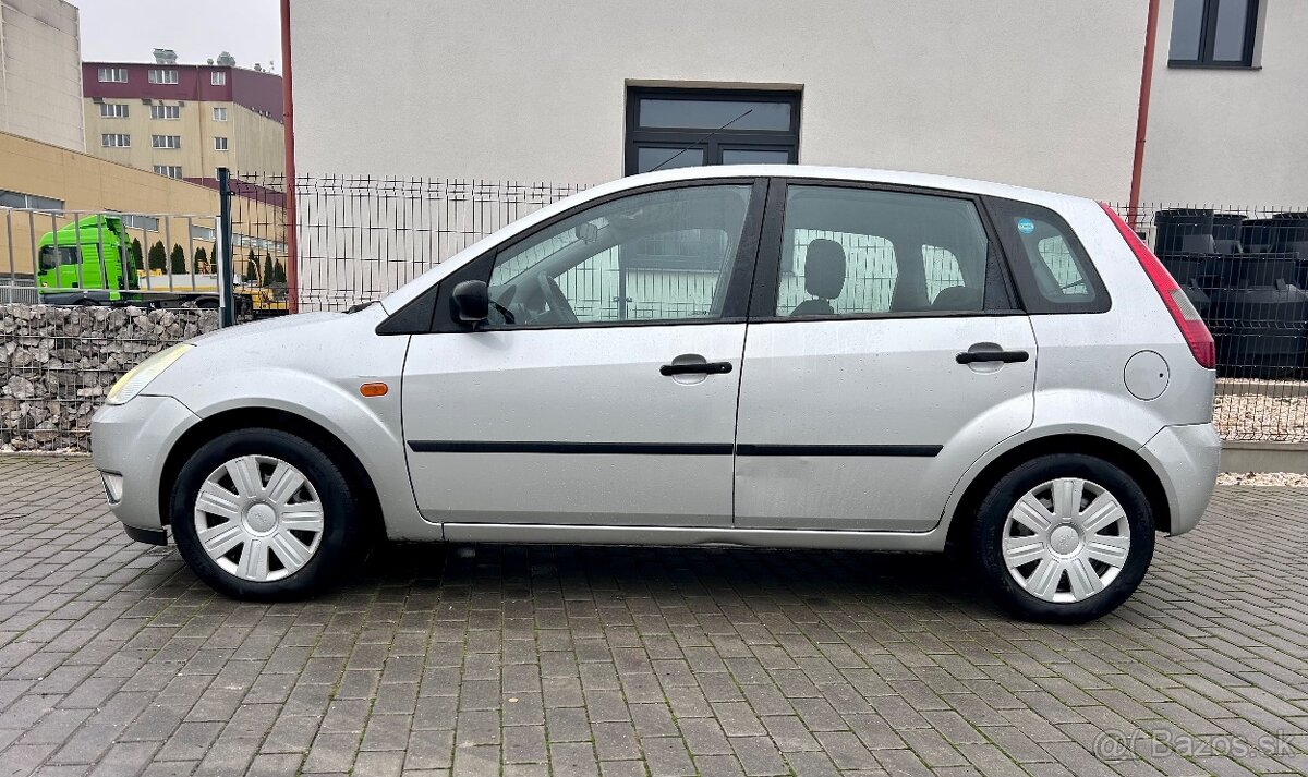 Ford Fiesta 1.4TDCi 50kw - ŤAŽNÉ ZARIADENIE - KLIMATIZÁCIA - 9