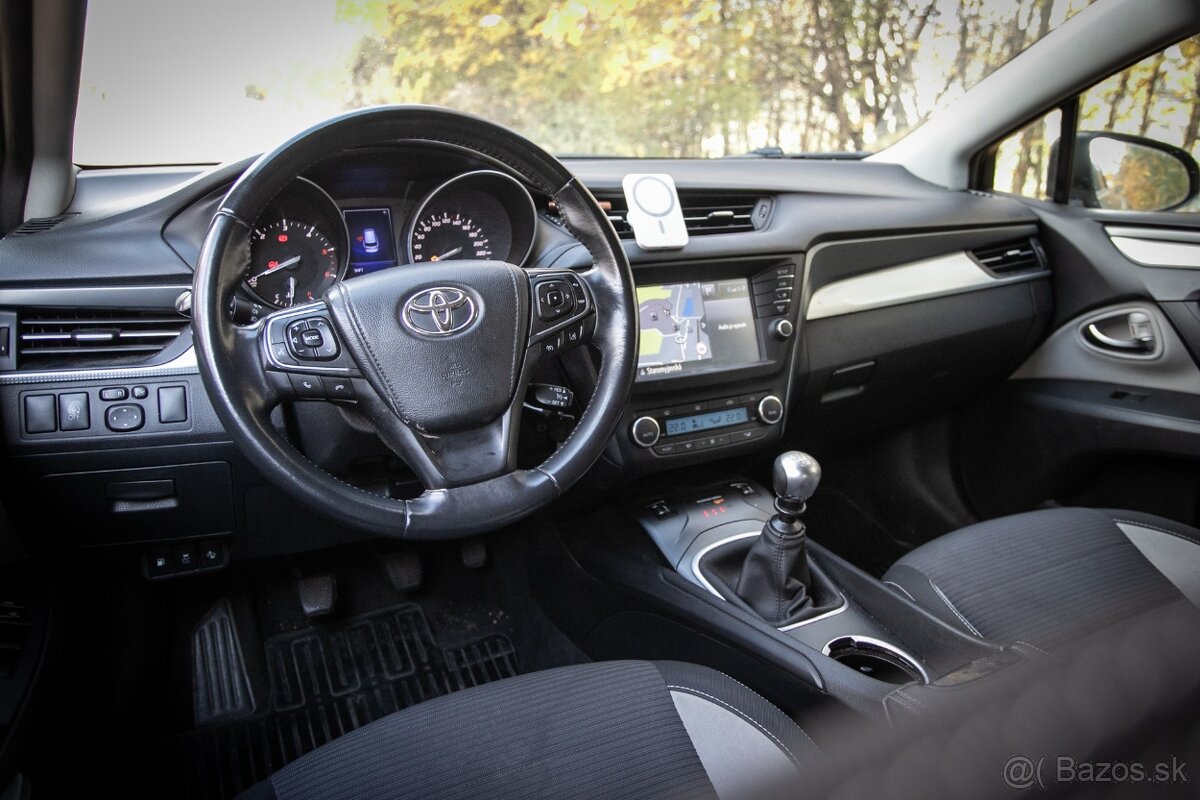 Toyota Avensis Combi 2.0 105kW - 9