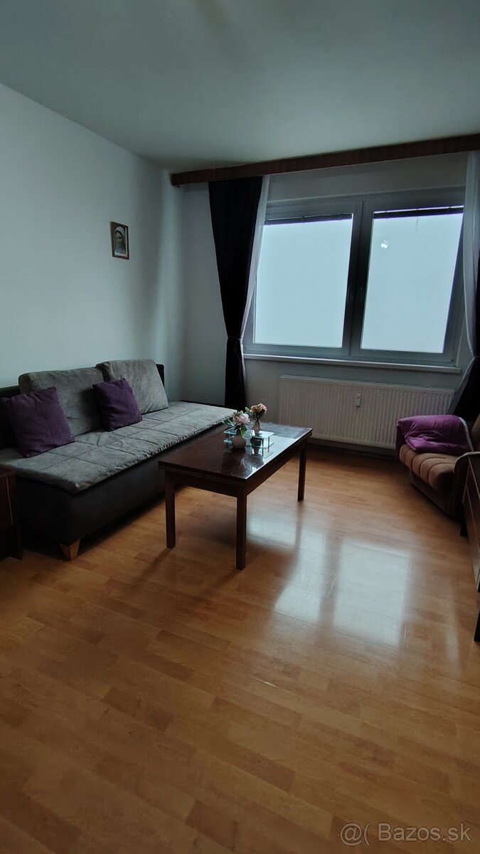 Prenajmem väčší 2-izbový komplet zariadený byt - 9