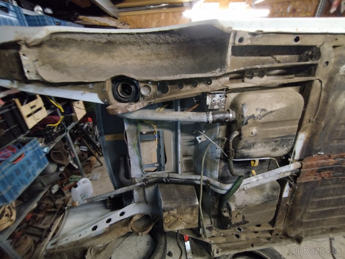 Karoséria Škoda 120 - 9