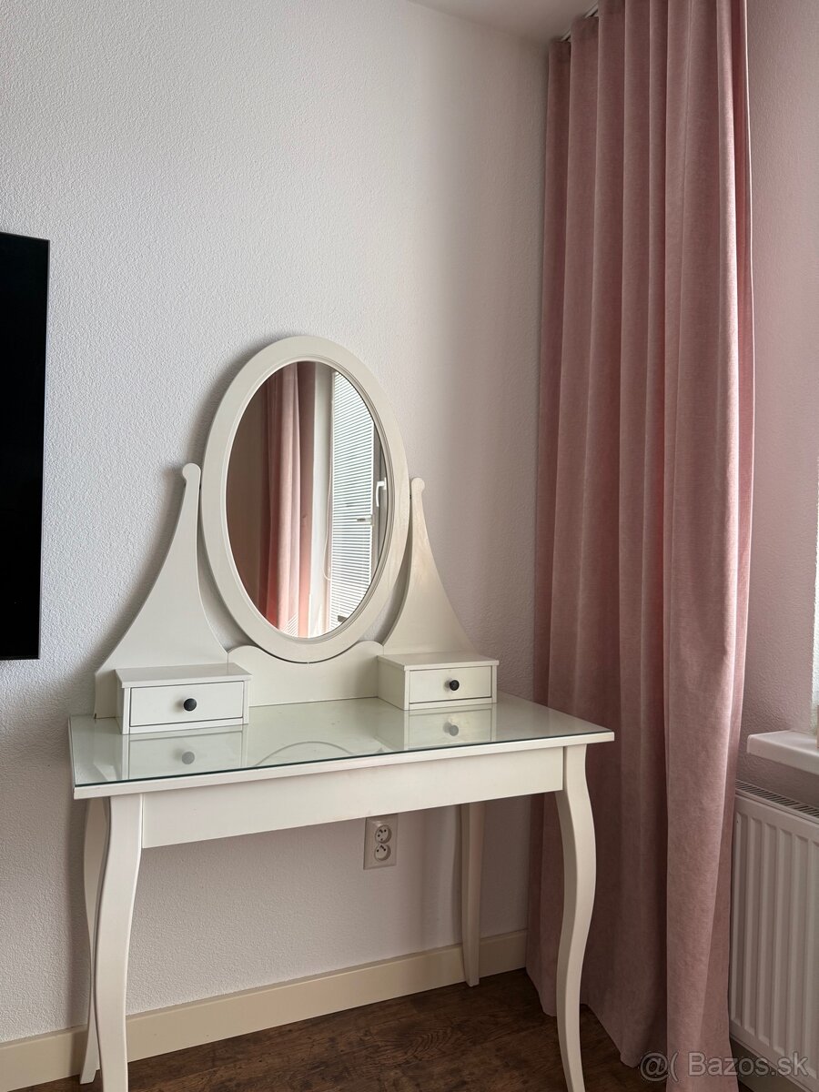 Kozmetický toaletný stolík - 9
