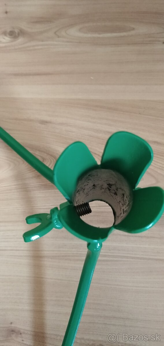 Retro liatinové stojany pre vianočný stromček - 9