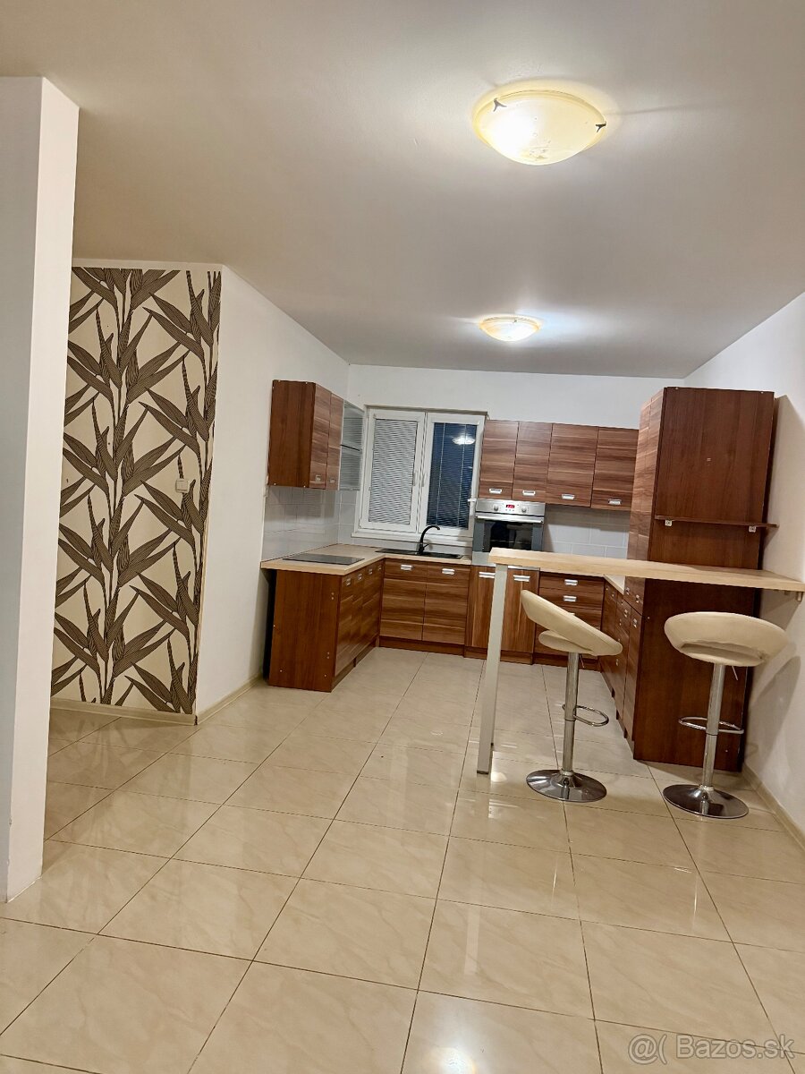 Priestranný byt v Lehniciach - 9