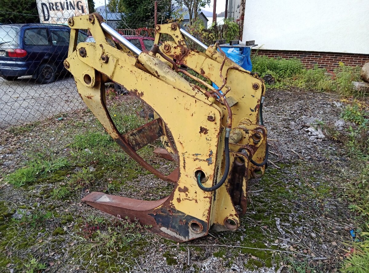 Predám/rozpredám nakladač UNK 320 - 9