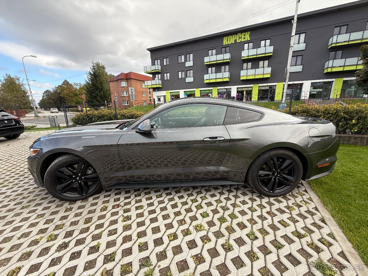 FORD MUSTANG - servisna historia , kupene na SR - 9