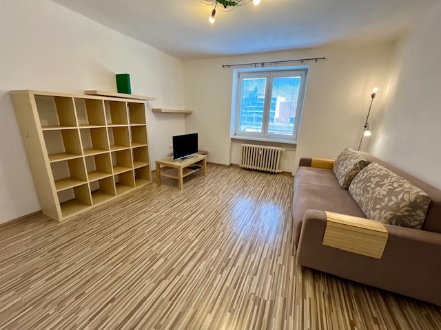 2-izb.byt, centrum mesta, 55m2, čiast.zariadený, pivnica - 9