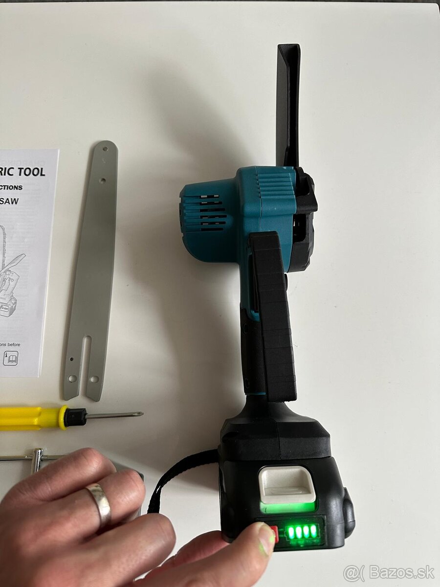 Mini aku retazova pila Brushless motor 6/8” (Makita baterky) - 9