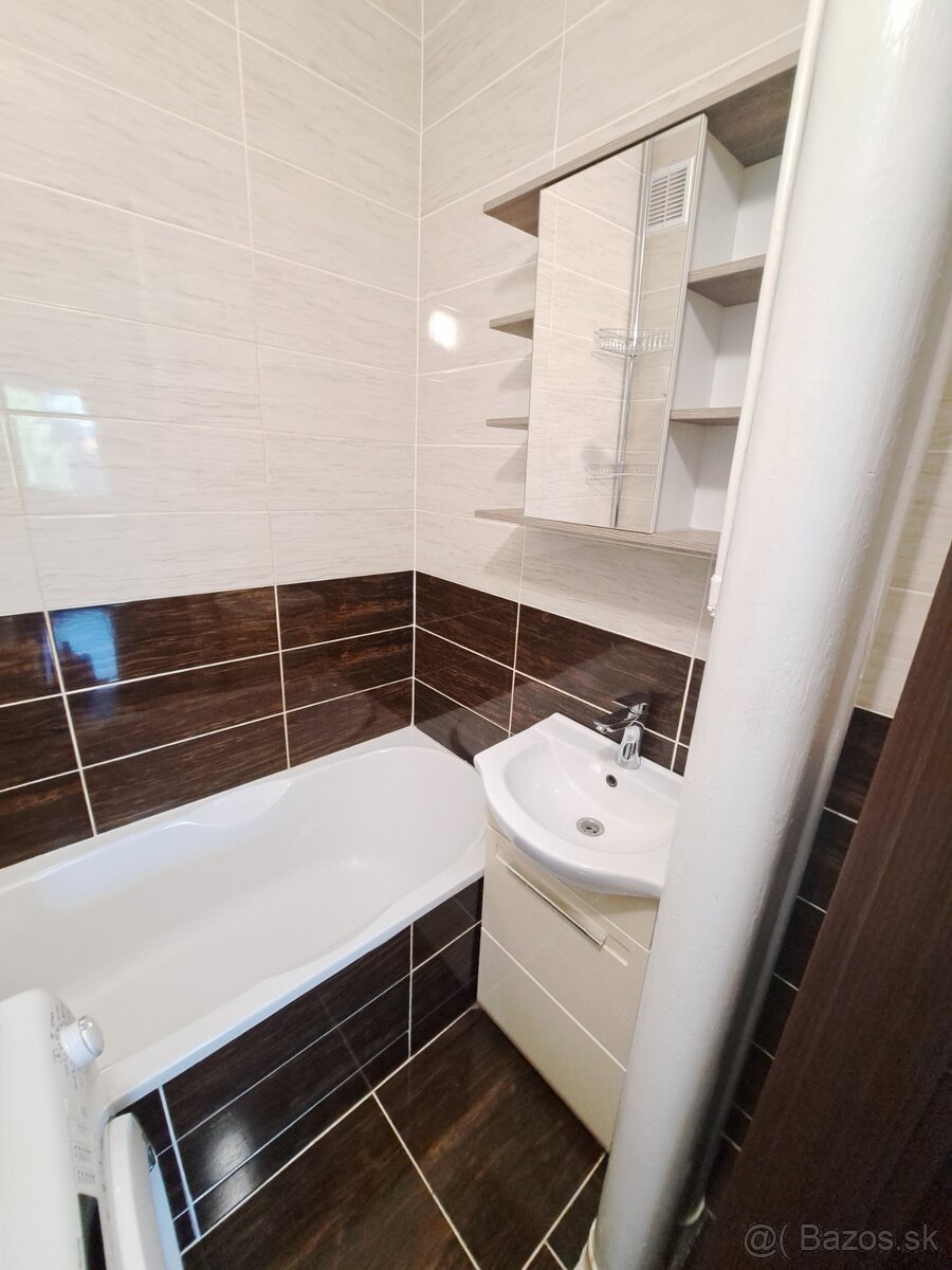 Predám 2-izbový zrekonštruovaný klimatizovaný byt - 9