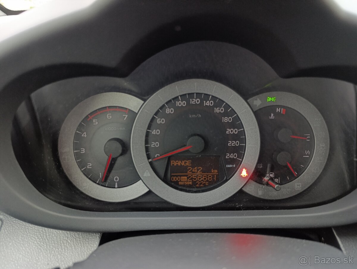 Toyota RAV4 4×4 2.2D-4D, Kamera , Navi, Koža - 9