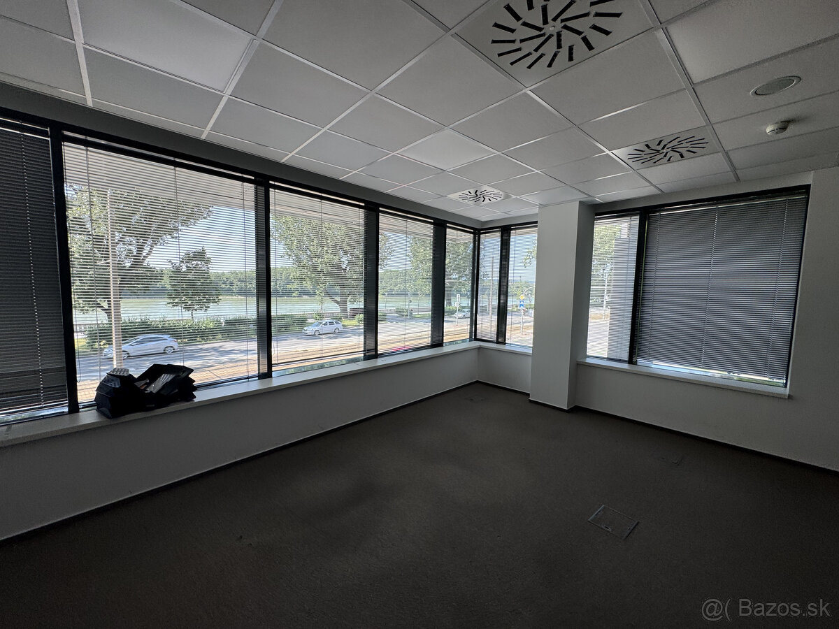Prenájom samostatného kancelárskeho traktu 407 m² pri nábrež - 9