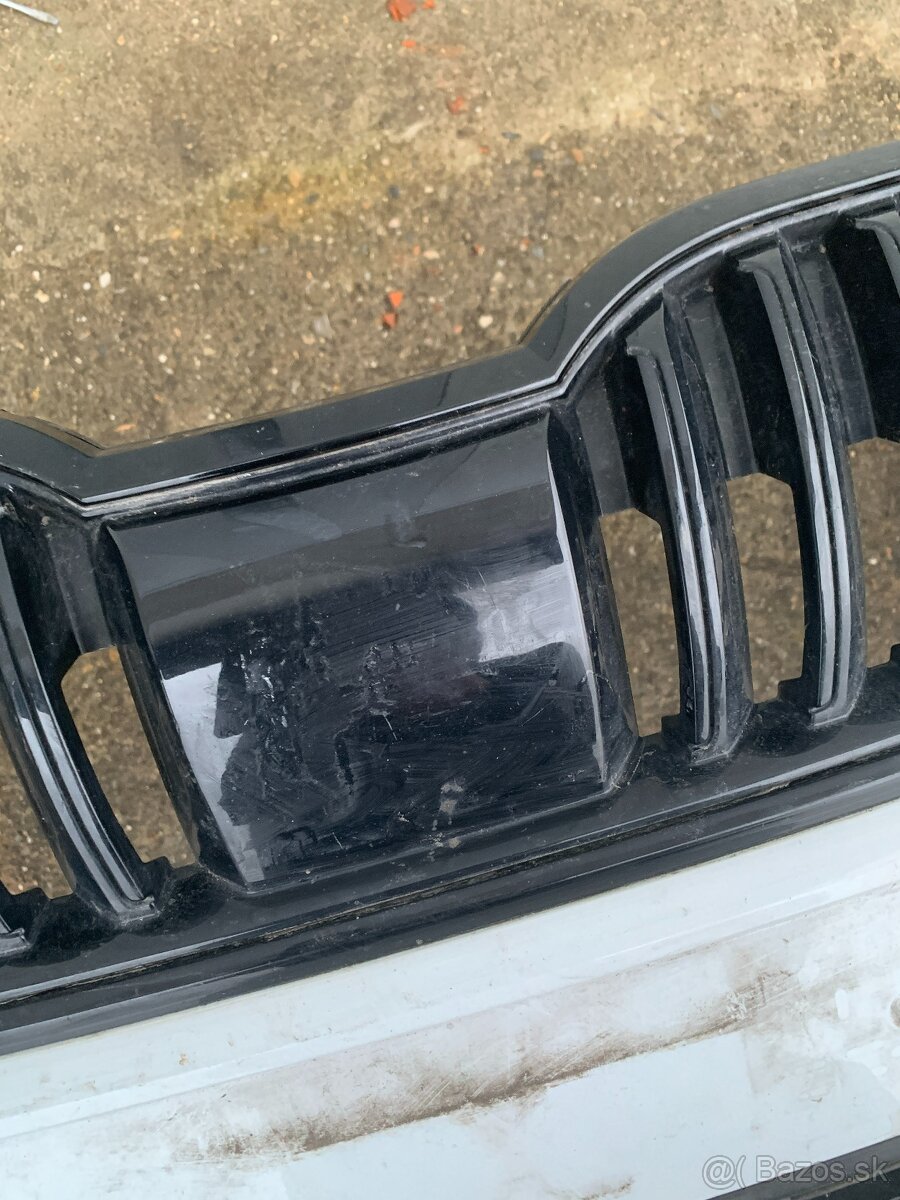 Predni naraznik Skoda octavia rs III 17- maska bily - 9