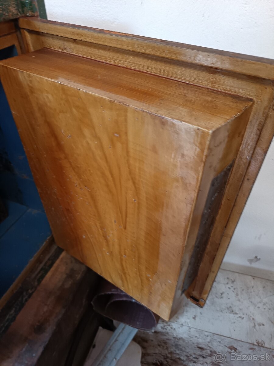 Starozitny trezor na podstavci z roku 1905, starozitnost - 9