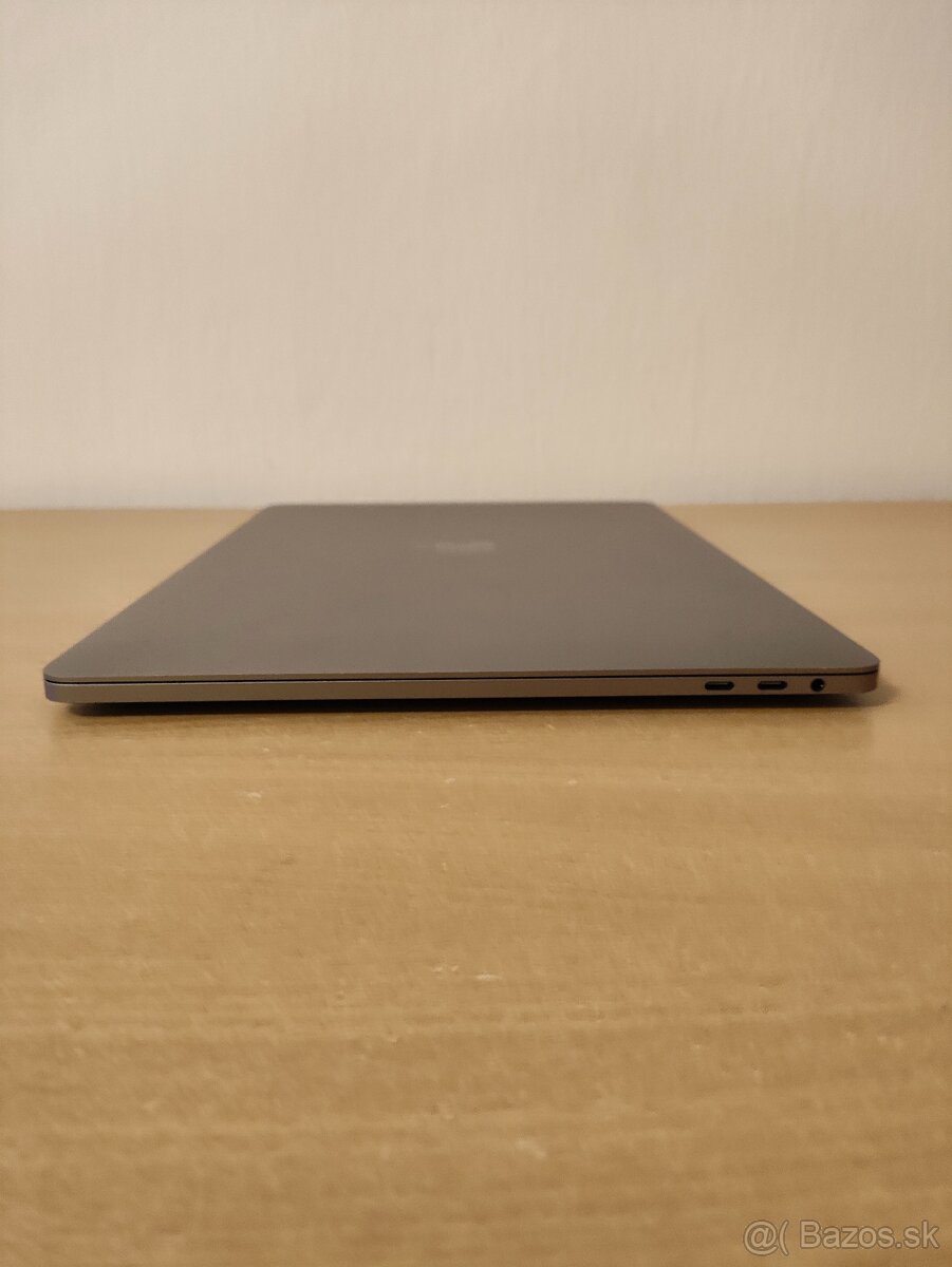 MacBook Pro 15 2017 | i7 • 16GB • 256GB SSD - 9