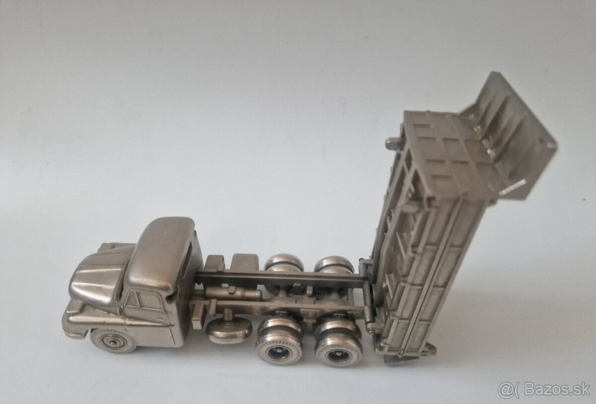 TATRA 148 kovový model - 9