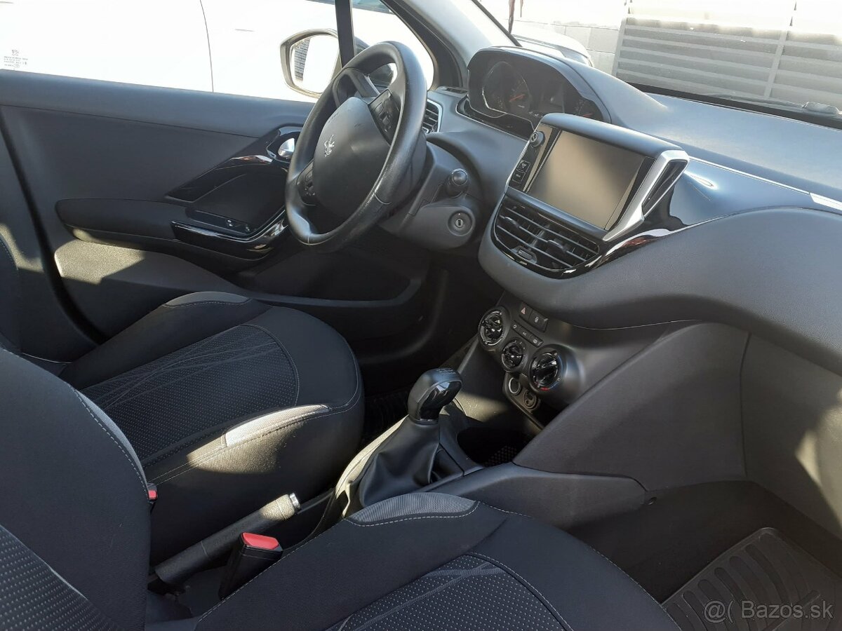 Peugeot 208 - 9