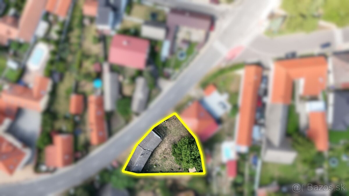 Stavebný pozemok v centre Lozorna s platným stav. povolením - 9