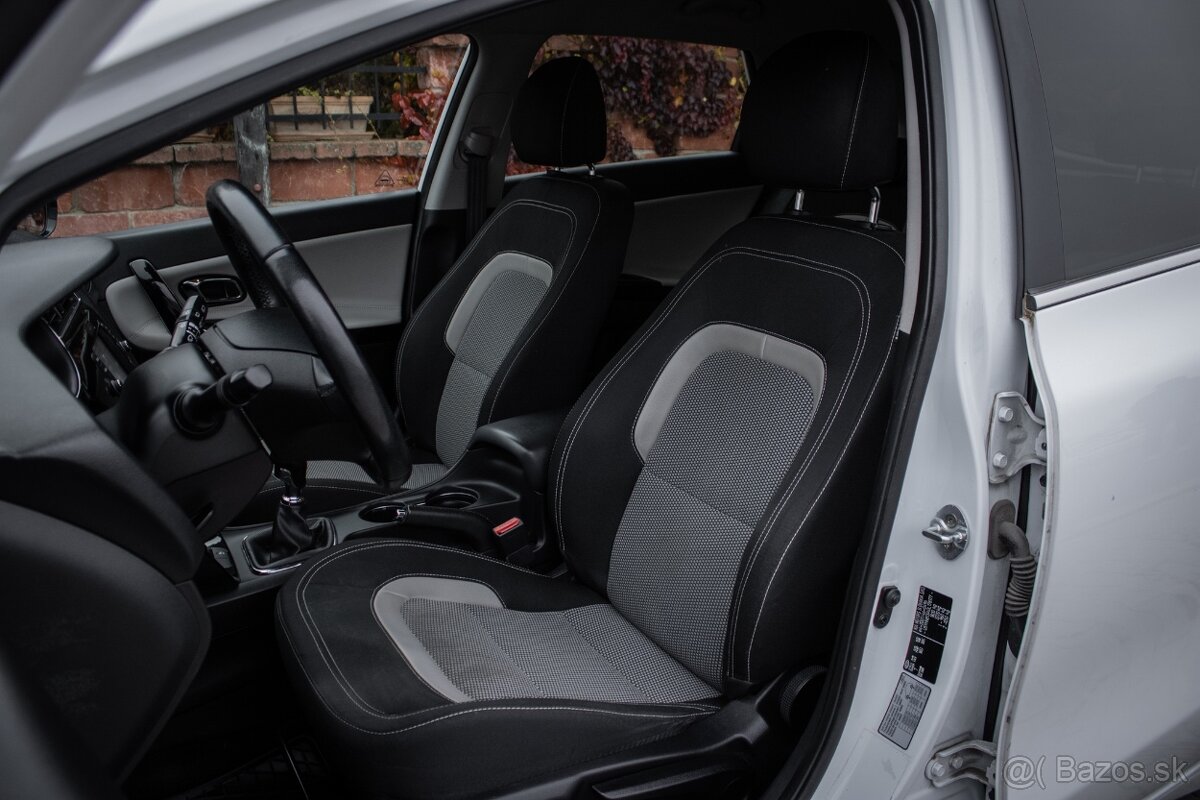 Kia Ceed SW 1.6 GDi - 9