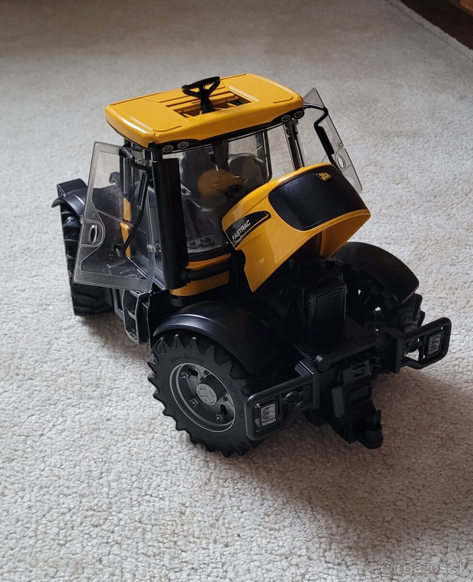 Bruder traktor JCB Fastrac - 9