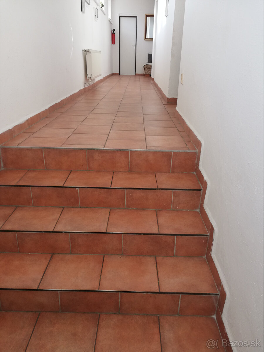 NA PREDAJ – polyfunkčný objekt v úplnom centre mesta Senec - - 9