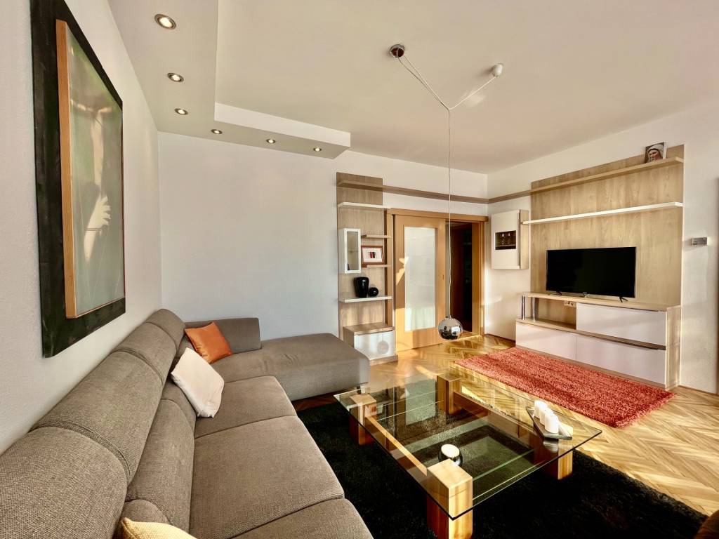 Štýlový 4-izbový byt na prenájom v rodinnom dome, Staré Mest - 9