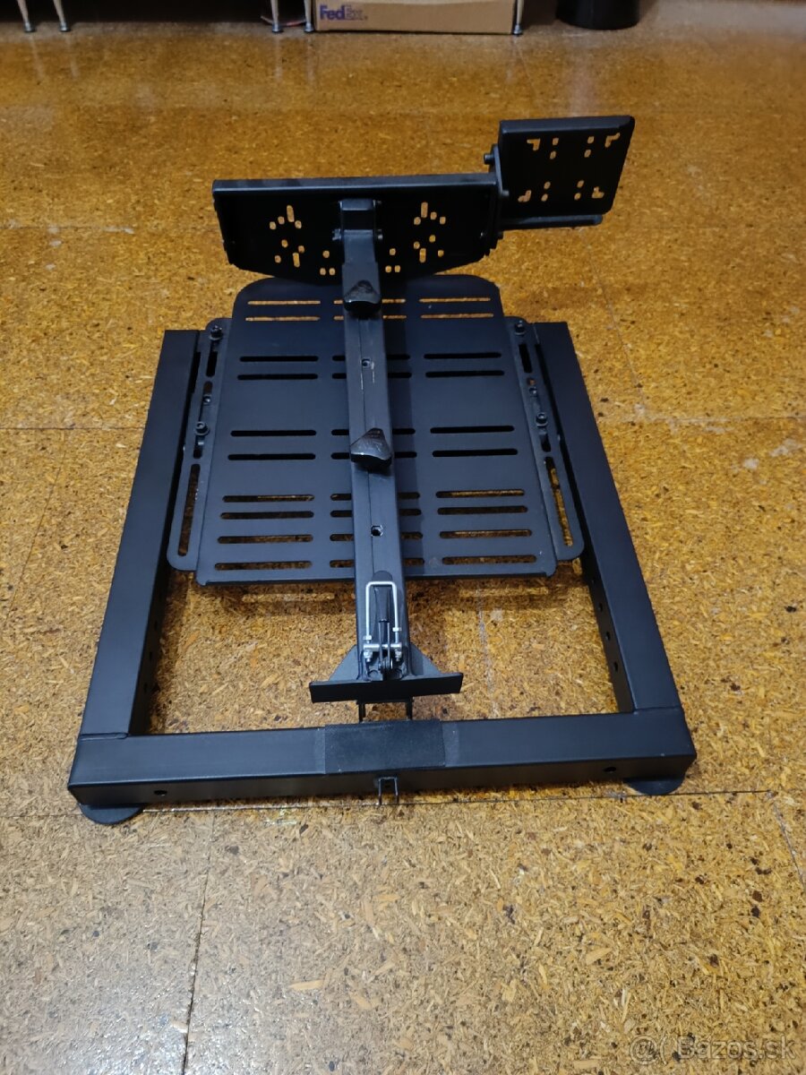 Stojan na volant a pedále značky Next Level Racing - 9