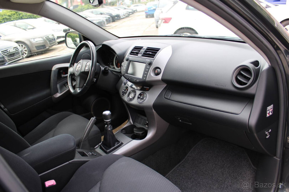 Toyota RAV4 2.2 D-4D 135 Terra - 9