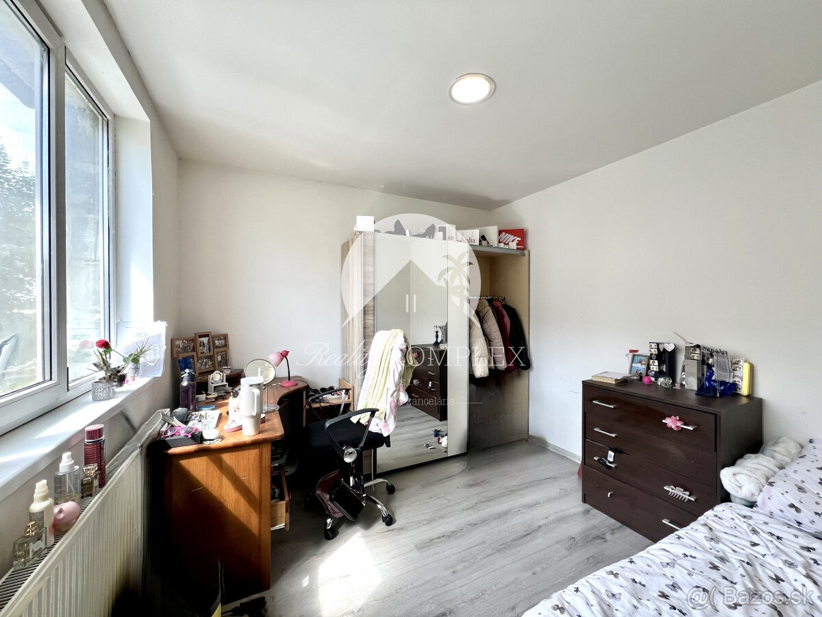 Reality KOMPLEX s.r.o. ponúka na PREDAJ priestranný 5-izbový - 9