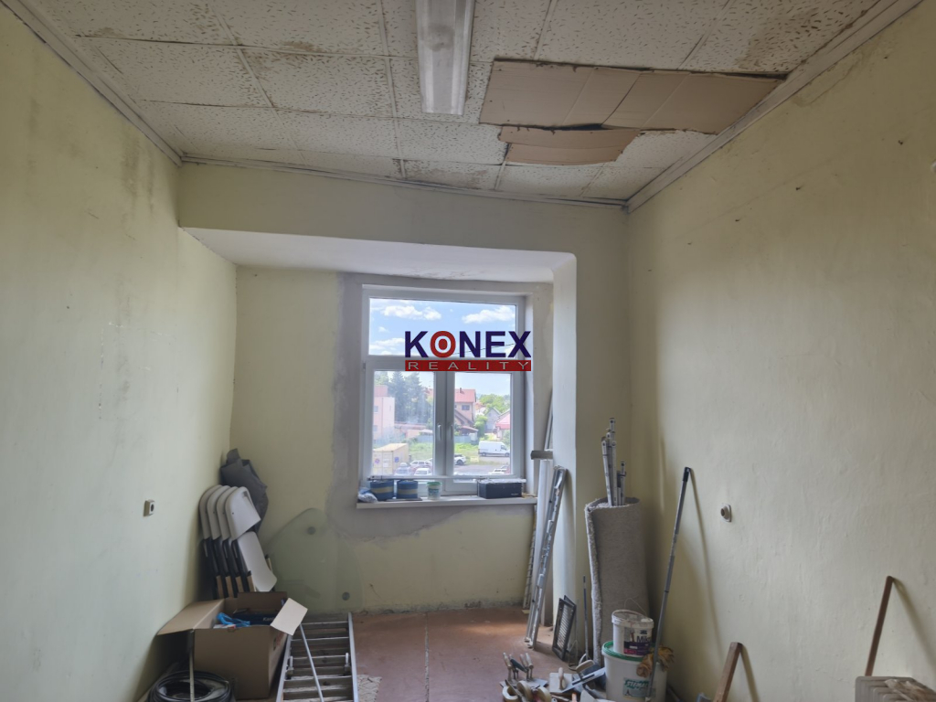 NA PREDAJ – MULTIFUNKČNÁ BUDOVA v centre Sobraniec - 9