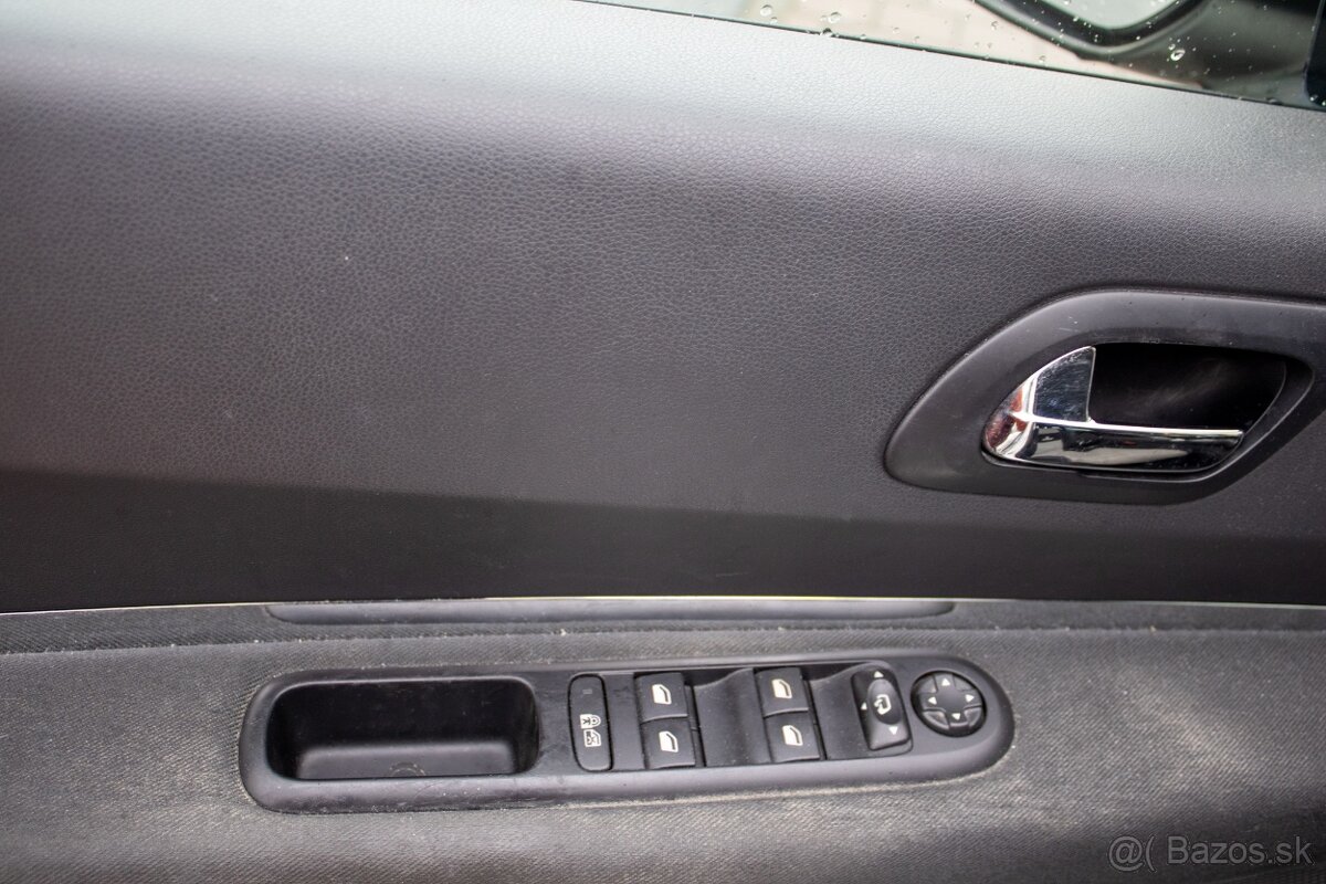 PEUGEOT 3008 1,6 VTI 88KW STYLE - 9