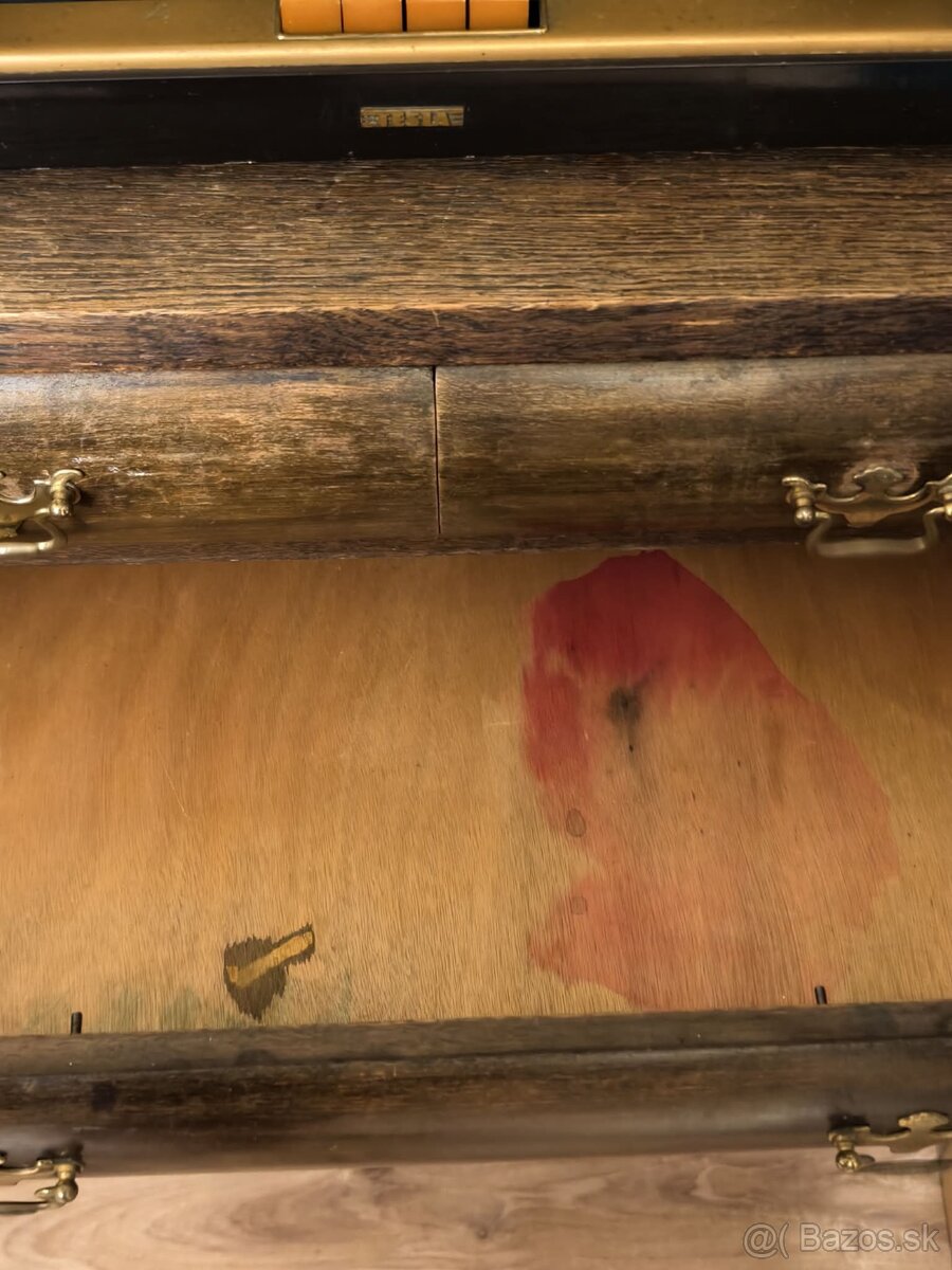 Rádio Tesla a starý stolík - 9