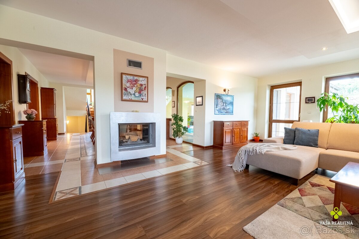 Úchvatná rodinná vila s vnútorným bazénom - 9