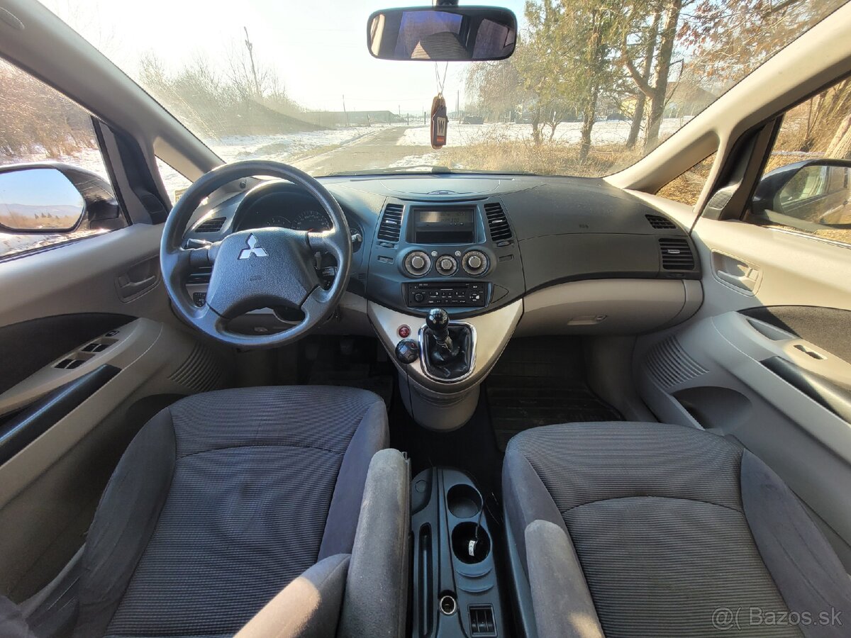 Mitsubishi Grandis - 9