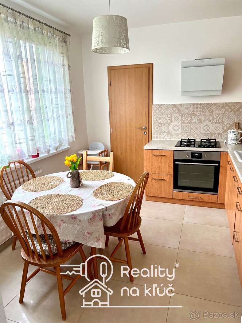 Na predaj zrekonštruovaný 3-izbový byt na Nábrežnej ul. v NZ - 9