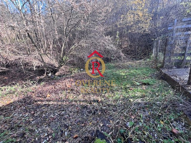 Útulná drevenička v tichej časti obce Komjatná - 9