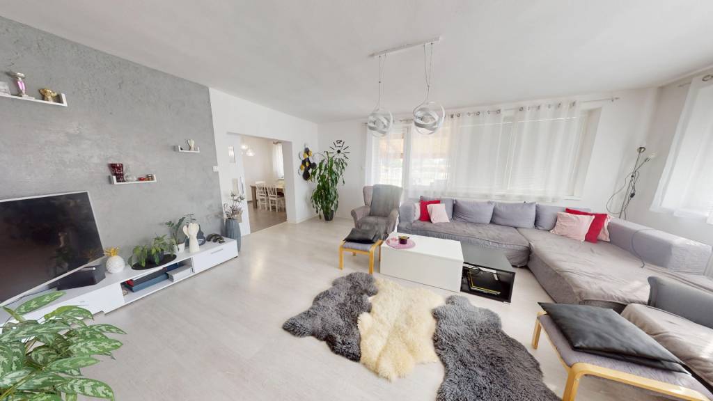 Rodinný dom na pozemku 2200m² s možnosťou ďalšej výstavby (K - 9