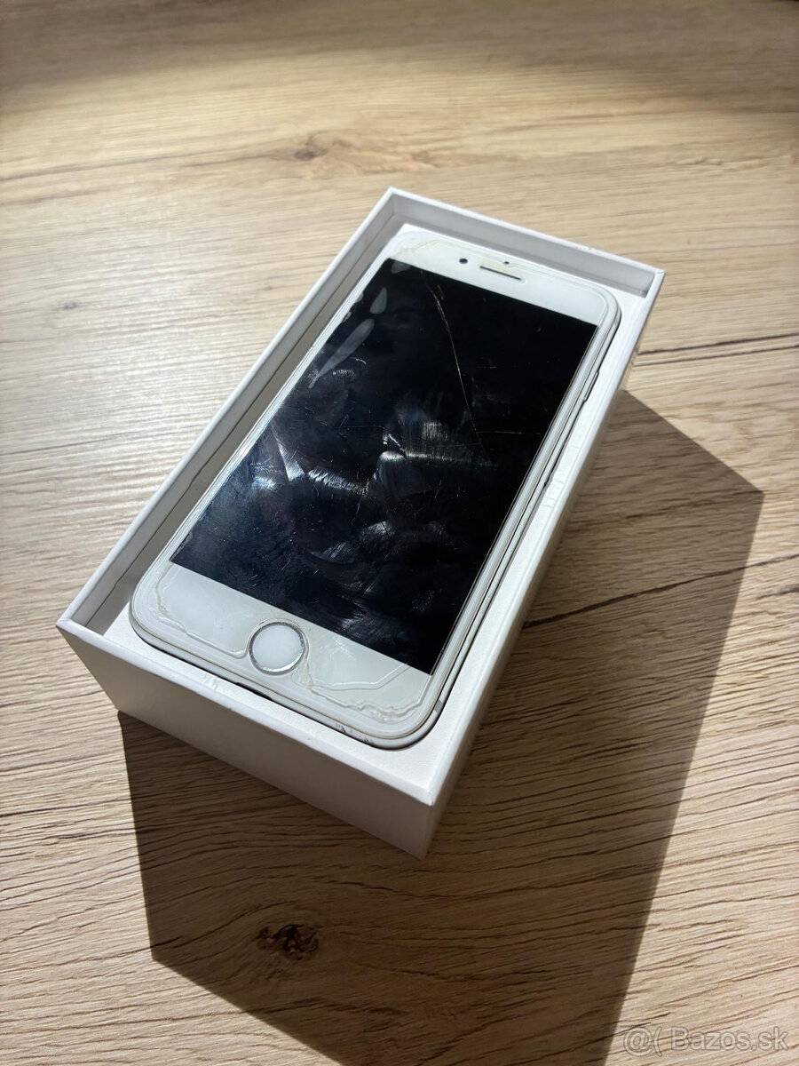 Predám iphone 7 - 9