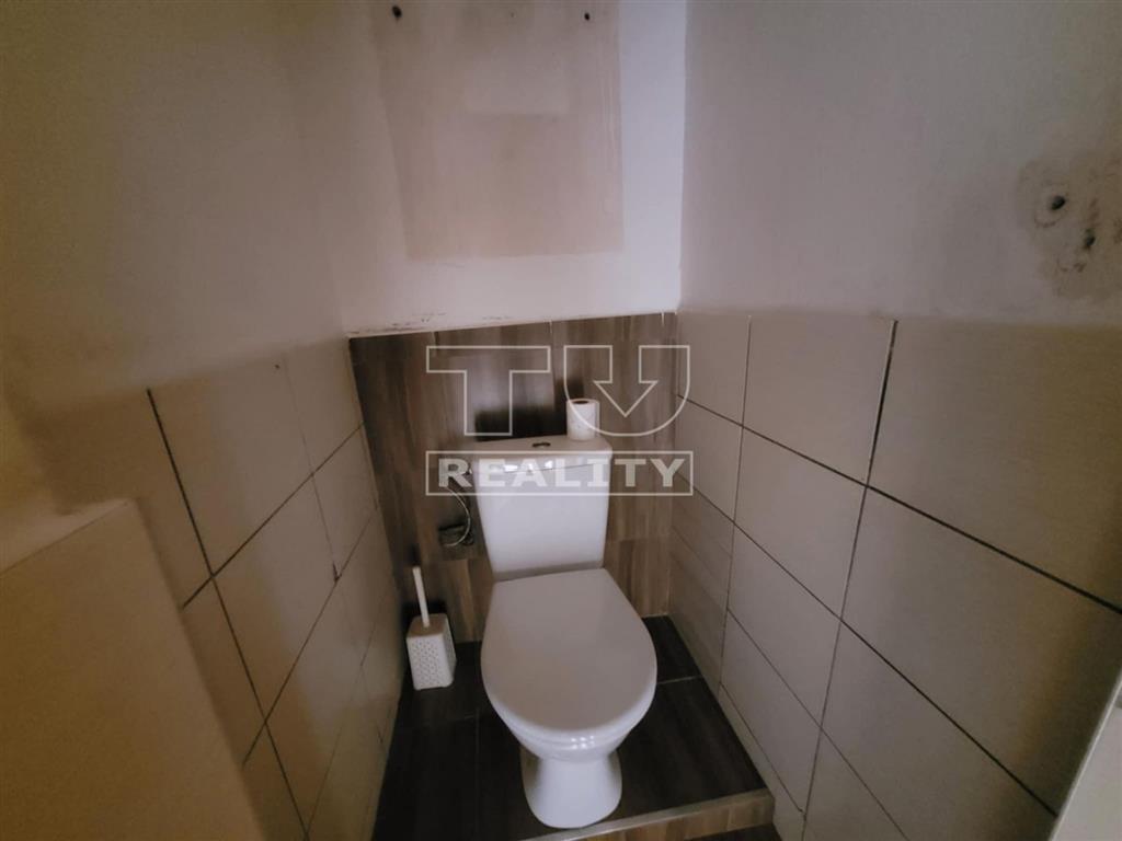 NA PREDAJ 3-IZBOVÝ DOM POD LESOM, 730m2, HRACHOVIŠTE - 9